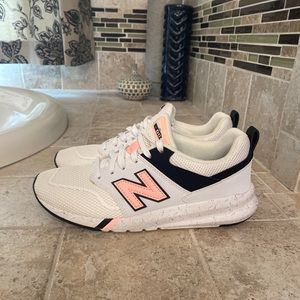 New Balance womens 009 running retro 90’s size 8.5 EUC